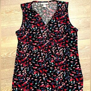 Pleated v-neck black patterned sleeveless blouse